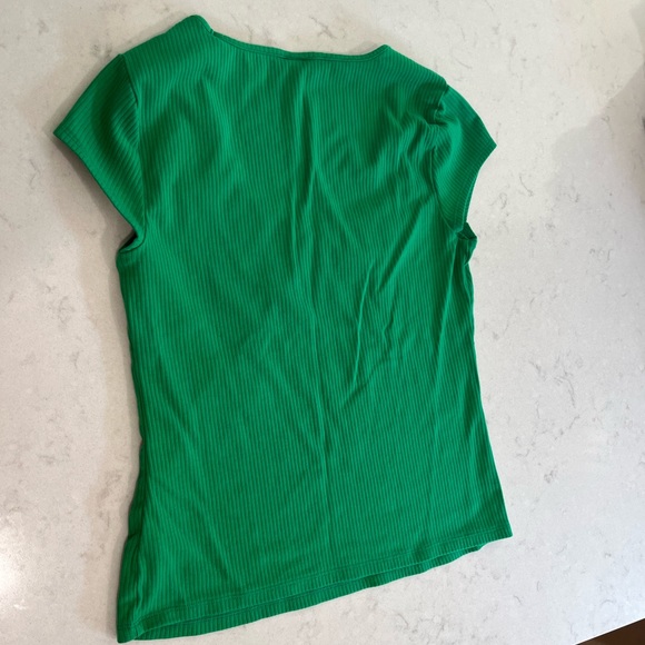Old Navy t-shirt - Picture 1 of 3